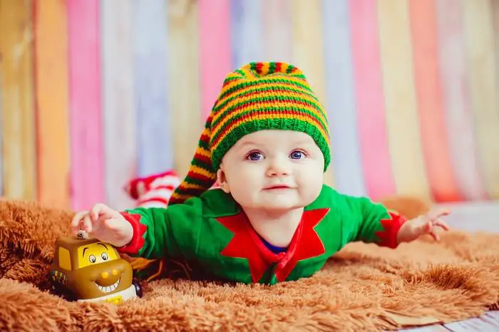 A newborn baby dressed in a Baby Jasje outfit, looking adorable and snug.